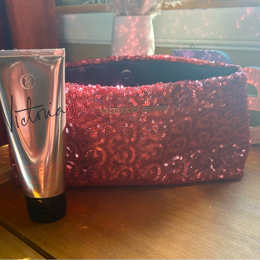 💋 Victoria’s Secret Sparkling Clutch/Cosmetic Bag w/Victoria Body Wash